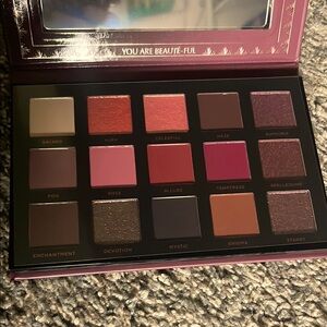 Eyeshadow Palette with Rich Shades